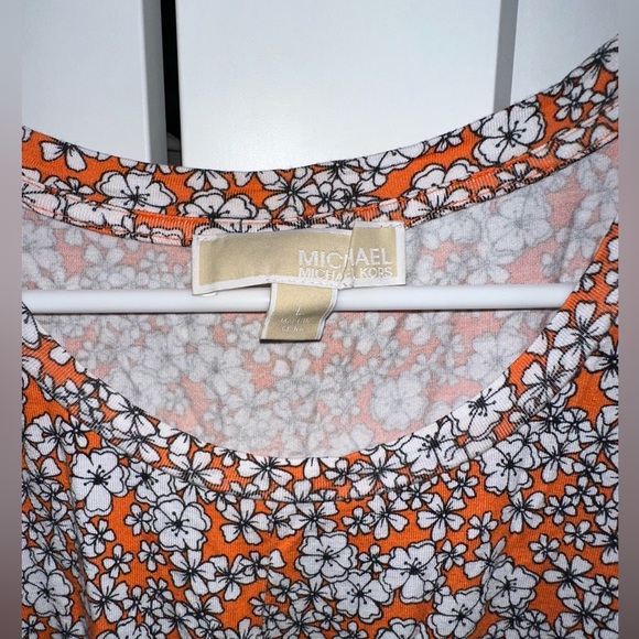 Michael Kors Red Orange with White Flowers Women Ruffled Blouse Size L - Picture 3 of 5